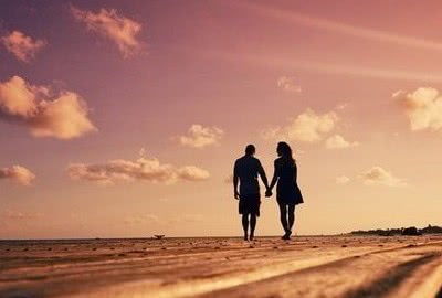 tatuagem feminina grandes_tecido juta com brilho_texto com atividades sobre o mundo do trabalho ensino médio